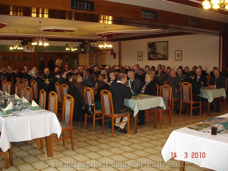 32alles wartet auf die Berichte.JPG
